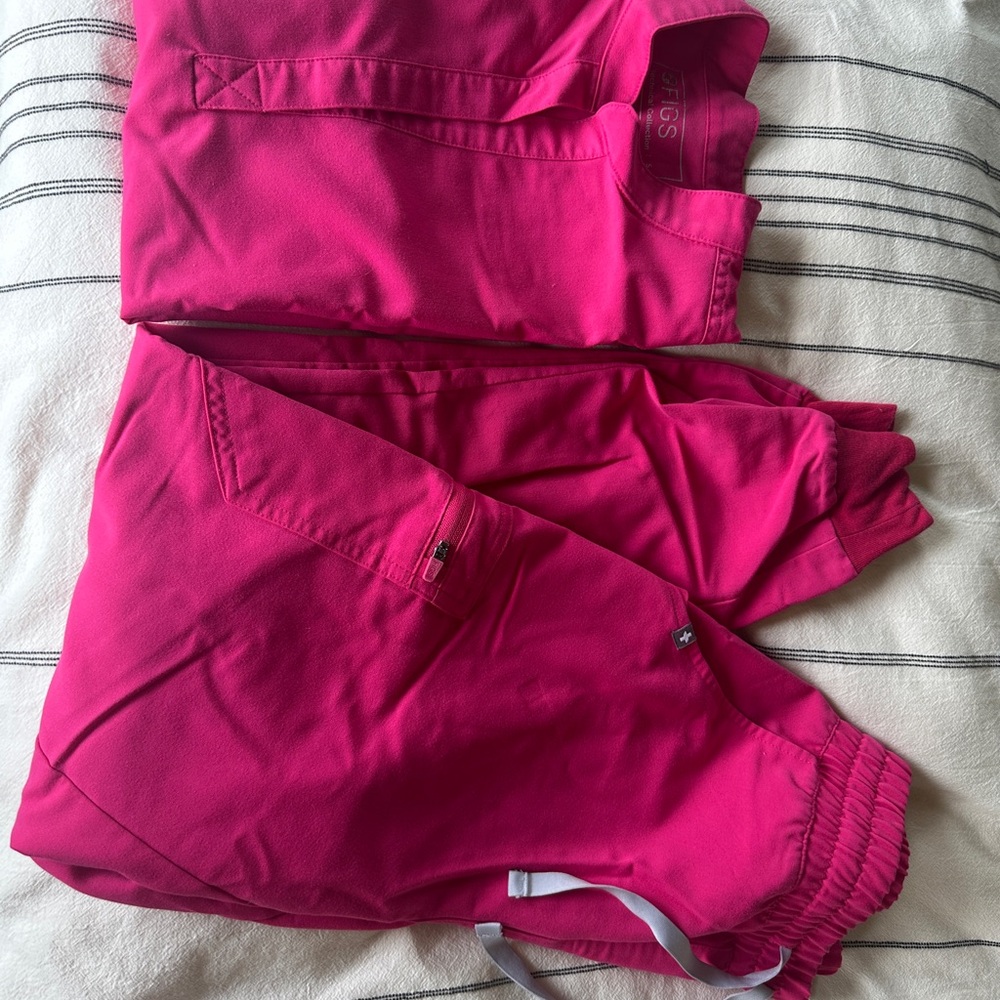 Figs Technical Collection Scrub Set in Vibrant Fuchsia
